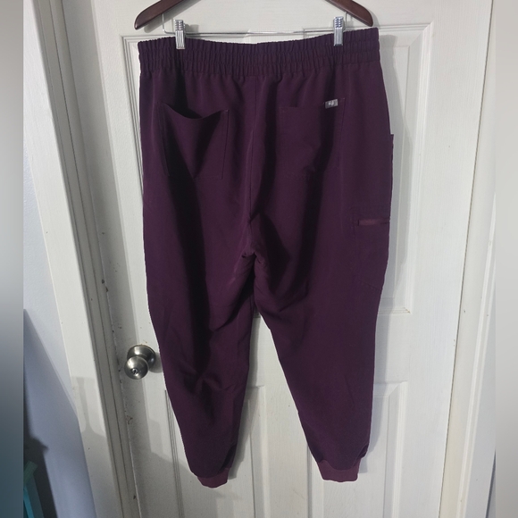 Women's Figs Scrubs Set (2) Purple XL/XXL - Picture 10 of 12